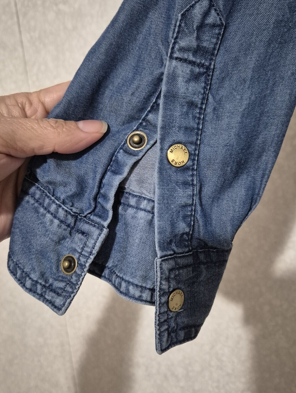 NWT Michael Kors denim blue button-up shirt..SIZE:L - Picture 5 of 14